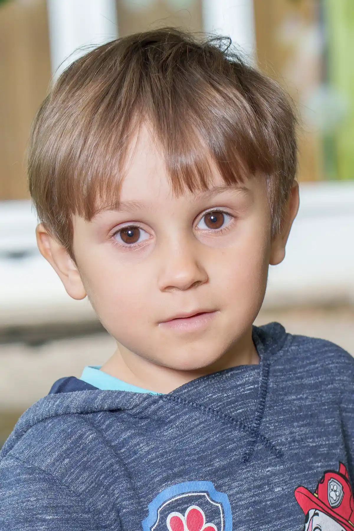 Portrait eines Jungen im Kindergarten